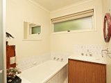 https://images.listonce.com.au/custom/160x/listings/420-rosedale-crescent-ringwood-east-vic-3135/352/00620352_img_07.jpg?BKtTMWwh7jI