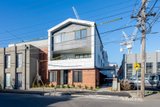 https://images.listonce.com.au/custom/160x/listings/422-albert-street-brunswick-east-vic-3057/132/01752132_img_02.jpg?7PAKTLQhKPE