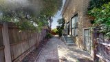 https://images.listonce.com.au/custom/160x/listings/422-hastings-road-hawthorn-east-vic-3123/685/01987685_img_06.jpg?8XcJgfHh53U