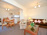 https://images.listonce.com.au/custom/160x/listings/422-middleborough-road-burwood-vic-3125/961/01743961_img_06.jpg?OkeJSesZFBU