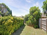 https://images.listonce.com.au/custom/160x/listings/424-slevin-street-lilydale-vic-3140/337/01525337_img_05.jpg?4EUfHm7DZtI