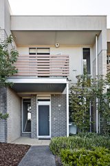 https://images.listonce.com.au/custom/160x/listings/425-pottage-circuit-macleod-vic-3085/348/01011348_img_02.jpg?xH86t-YO8F4