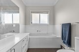 https://images.listonce.com.au/custom/160x/listings/425-williams-road-briar-hill-vic-3088/366/01742366_img_07.jpg?GQX5OIf8uPI