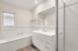 https://images.listonce.com.au/custom/160x/listings/427-springfield-road-mitcham-vic-3132/428/01780428_img_02.jpg?iQyFrJu7qAk