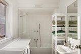 https://images.listonce.com.au/custom/160x/listings/429-gipps-street-richmond-vic-3121/328/01980328_img_15.jpg?2XScTYzGKnA