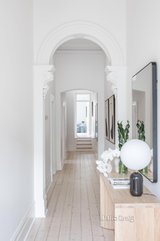 https://images.listonce.com.au/custom/160x/listings/43-chatsworth-road-prahran-vic-3181/647/01680647_img_03.jpg?TmlAGmj_6RA