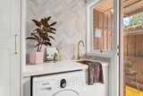https://images.listonce.com.au/custom/160x/listings/43-station-street-kew-east-vic-3102/983/01508983_img_09.jpg?BF4VSckYW6I