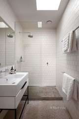 https://images.listonce.com.au/custom/160x/listings/43-walker-street-northcote-vic-3070/519/01733519_img_18.jpg?t-qz1Ks4t-A