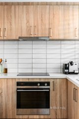 https://images.listonce.com.au/custom/160x/listings/431-martin-street-thornbury-vic-3071/931/01437931_img_06.jpg?9KvfPGfSr5A