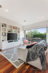 https://images.listonce.com.au/custom/160x/listings/4334-gillies-street-thornbury-vic-3071/530/00641530_img_03.jpg?4ndEDanYLQU