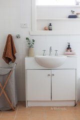https://images.listonce.com.au/custom/160x/listings/436-elizabeth-street-bentleigh-east-vic-3165/835/01051835_img_07.jpg?-zpRNLX6RBU
