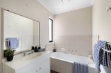 https://images.listonce.com.au/custom/160x/listings/438-clyde-street-diamond-creek-vic-3089/853/01607853_img_07.jpg?a1gQnU-TO_o