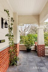 https://images.listonce.com.au/custom/160x/listings/44-anderson-road-hawthorn-east-vic-3123/023/01782023_img_10.jpg?2xsqAwEu7Oo