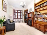 https://images.listonce.com.au/custom/160x/listings/44-broadway-elwood-vic-3184/995/01793995_img_06.jpg?XQIiuD2vTgM