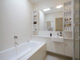 https://images.listonce.com.au/custom/160x/listings/44-byron-street-north-melbourne-vic-3051/613/00391613_img_06.jpg?WCSPej93GbI