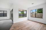 https://images.listonce.com.au/custom/160x/listings/44-cinnamon-drive-lake-gardens-vic-3355/547/01618547_img_13.jpg?2kWSiwQsrU0