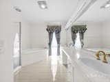 https://images.listonce.com.au/custom/160x/listings/44-highwood-drive-wheelers-hill-vic-3150/674/01766674_img_09.jpg?rhoDfgVjdJA