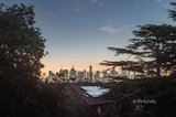 https://images.listonce.com.au/custom/160x/listings/44-hyton-crescent-kew-vic-3101/825/01716825_img_10.jpg?urCumflOAOA