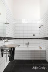 https://images.listonce.com.au/custom/160x/listings/44-little-george-street-fitzroy-vic-3065/360/01990360_img_23.jpg?HEcb-CxujjA