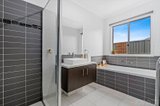 https://images.listonce.com.au/custom/160x/listings/44-nankeen-avenue-lara-vic-3212/802/01296802_img_12.jpg?S6t6qzkBzqA