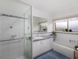 https://images.listonce.com.au/custom/160x/listings/44-rolling-hills-road-chirnside-park-vic-3116/760/01047760_img_10.jpg?NkRWSYapANU