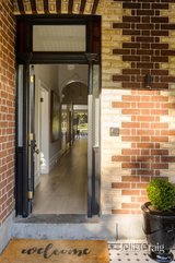 https://images.listonce.com.au/custom/160x/listings/44-tivoli-road-south-yarra-vic-3141/092/01892092_img_21.jpg?DMz-CbXu8jY
