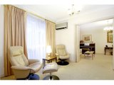 https://images.listonce.com.au/custom/160x/listings/441-43-banool-road-balwyn-vic-3103/841/01684841_img_03.jpg?rsMYbKKggQU