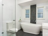 https://images.listonce.com.au/custom/160x/listings/44a-the-strand-williamstown-vic-3016/456/01202456_img_09.jpg?Icd6TtslJQ0