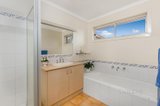 https://images.listonce.com.au/custom/160x/listings/45-hutchinsons-lane-romsey-vic-3434/228/01044228_img_08.jpg?BjKaqgCmkw4