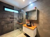 https://images.listonce.com.au/custom/160x/listings/45-iona-avenue-belmont-vic-3216/054/01975054_img_09.jpg?xOE5kEWFOy4