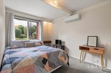 https://images.listonce.com.au/custom/160x/listings/45-meadowlark-lane-mooroolbark-vic-3138/094/01902094_img_07.jpg?_RjFYsxyxVs