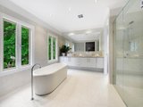https://images.listonce.com.au/custom/160x/listings/45-yongala-street-balwyn-vic-3103/864/01684864_img_08.jpg?vFC8dYlsrTY