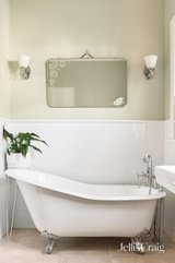 https://images.listonce.com.au/custom/160x/listings/46-charman-road-mentone-vic-3194/422/01900422_img_10.jpg?jrKCwxj1gzU