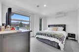 https://images.listonce.com.au/custom/160x/listings/46-devereux-way-charlemont-vic-3217/531/01698531_img_03.jpg?cj1_BiQaTfY