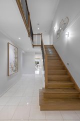 https://images.listonce.com.au/custom/160x/listings/46-morna-road-doncaster-east-vic-3109/031/01662031_img_15.jpg?MR5W7_h8tRo