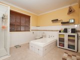 https://images.listonce.com.au/custom/160x/listings/46-ross-pincott-drive-mooroolbark-vic-3138/417/01524417_img_13.jpg?BPTOSdxy6x0