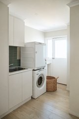 https://images.listonce.com.au/custom/160x/listings/46-the-avenue-ocean-grove-vic-3226/516/01727516_img_16.jpg?o9Pfp5E9ltw