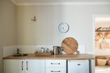 https://images.listonce.com.au/custom/160x/listings/46-the-avenue-ocean-grove-vic-3226/516/01727516_img_20.jpg?wxCYC4_bVxY