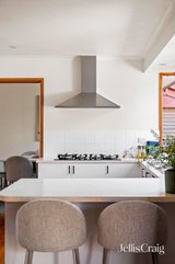 https://images.listonce.com.au/custom/160x/listings/46-wandana-crescent-mooroolbark-vic-3138/725/01903725_img_04.jpg?7_LrTnIqots