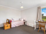 https://images.listonce.com.au/custom/160x/listings/46-wright-street-elphinstone-vic-3448/640/00976640_img_07.jpg?XolwxBdPPmQ