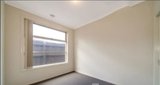 https://images.listonce.com.au/custom/160x/listings/464-ahern-road-pakenham-vic-3810/855/01746855_img_05.jpg?3eb43WgAJwg