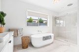 https://images.listonce.com.au/custom/160x/listings/47-casuarina-drive-romsey-vic-3434/721/01897721_img_12.jpg?0cDQmPyzqsE