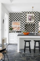 https://images.listonce.com.au/custom/160x/listings/47-donald-street-prahran-vic-3181/772/01705772_img_05.jpg?9Z8JSHYwvUo