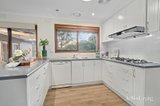 https://images.listonce.com.au/custom/160x/listings/47-mundara-drive-ringwood-vic-3134/375/01813375_img_05.jpg?qLGScRK52-U