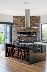 https://images.listonce.com.au/custom/160x/listings/47-wilson-street-diamond-creek-vic-3089/335/01726335_img_11.jpg?G3ORb0VAu6k