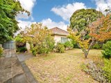 https://images.listonce.com.au/custom/160x/listings/472-middleborough-road-blackburn-vic-3130/149/01744149_img_01.jpg?CEWaZAxadII