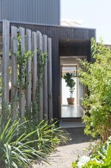 https://images.listonce.com.au/custom/160x/listings/475a-albert-street-brunswick-west-vic-3055/372/01184372_img_10.jpg?QuCpG4oKpnQ