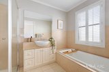 https://images.listonce.com.au/custom/160x/listings/48-balmoral-avenue-strathmore-vic-3041/433/01818433_img_09.jpg?IkUIqB_vwaY