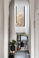 https://images.listonce.com.au/custom/160x/listings/48-shields-street-flemington-vic-3031/627/01975627_img_07.jpg?XSc56K6UNKw