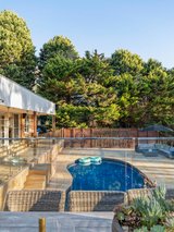 https://images.listonce.com.au/custom/160x/listings/49-heads-road-donvale-vic-3111/424/01702424_img_24.jpg?XCNzOjxkW7U